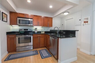 1600 Beacon St, Unit 703 in Brookline, MA - Building Photo - Building Photo