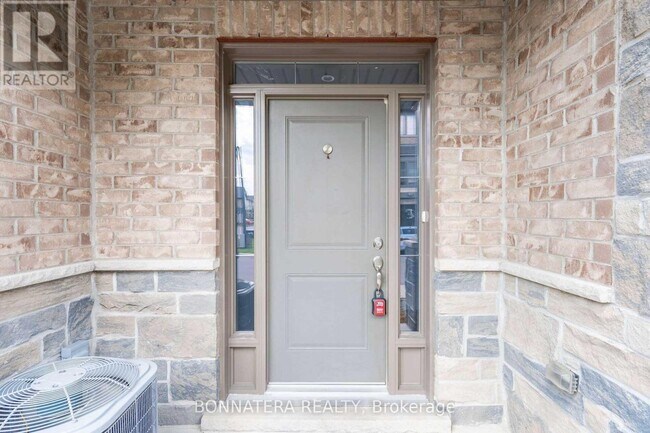 7 Lakefront Dr in Hamilton, ON - Building Photo - Building Photo
