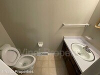 810 Parliament St photo'