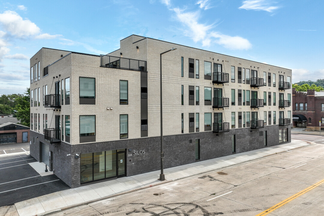 Silos Apartments in Mankato, MN - Building Photo