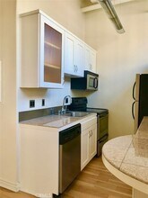 312 W 5th St, Unit 926 in Los Angeles, CA - Building Photo - Building Photo