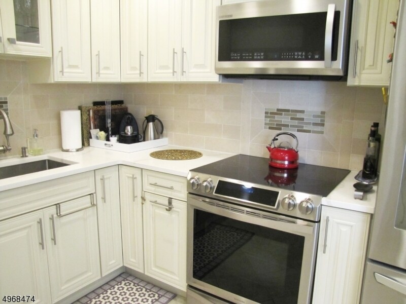 51 Mt Kemble Ave in Morristown, NJ - Building Photo