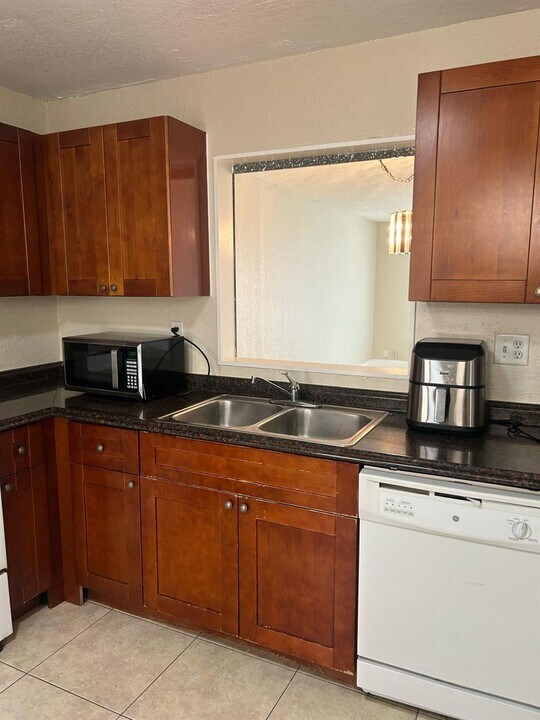 403 NW 68th Ave in Plantation, FL - Building Photo