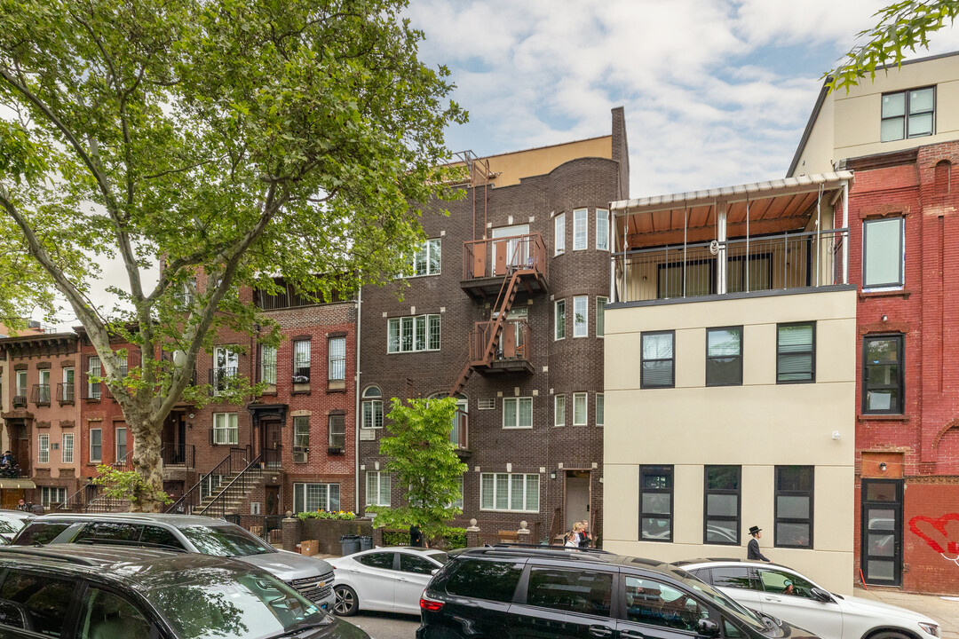 126 Heyward St in Brooklyn, NY - Building Photo