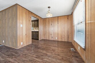 16 W Maple St in Cambridge City, IN - Building Photo - Building Photo