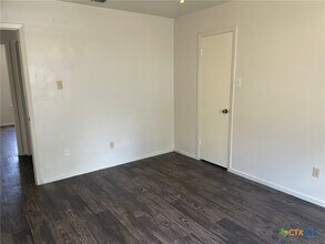 660 Mill St in San Marcos, TX - Building Photo - Building Photo