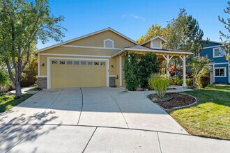 2100 Brittany Meadows Dr in Reno, NV - Building Photo - Building Photo