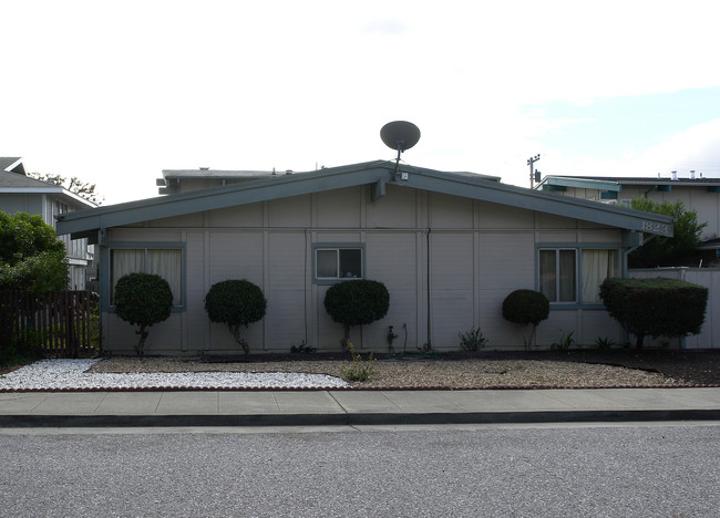 1823 El Parque Ct in San Mateo, CA - Foto de edificio - Building Photo