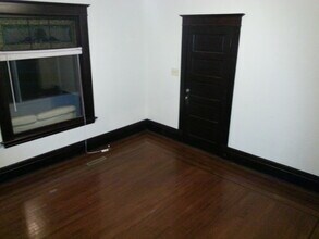 1824 NE Taylor St, Unit Lower Unit in Minneapolis, MN - Building Photo - Building Photo