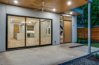 8802 Diceman Dr in Dallas, TX - Foto de edificio - Building Photo