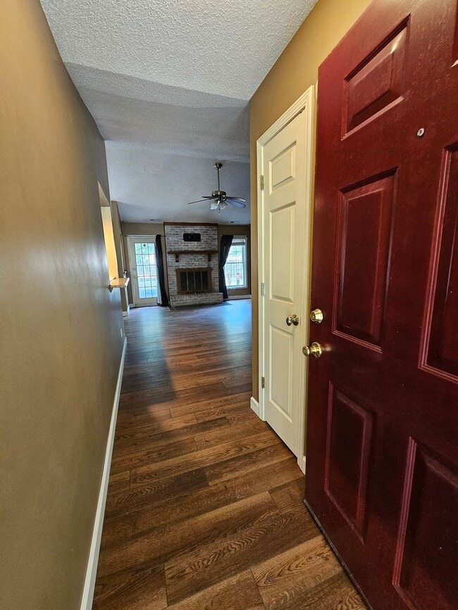 218 Foxwood Ct in Jacksonville, NC - Building Photo - Building Photo