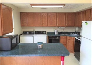 1121 W Aaron Dr, Unit F in State College, PA - Building Photo - Building Photo