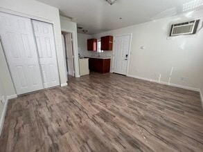 110 3rd St, Unit B in Roseville, CA - Foto de edificio - Building Photo