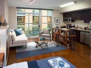 Highland Park at Columbia Heights Metro in Washington, DC - Foto de edificio - Building Photo