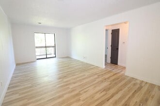 122 Fairway Ave in Monett, MO - Building Photo - Building Photo