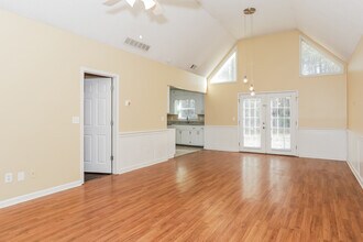 155 Woodcrest Dr in Covington, GA - Foto de edificio - Building Photo