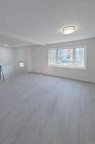 5 Chopin Ct in Jersey City, NJ - Building Photo