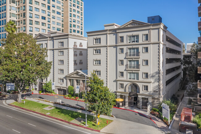 Wilshire Westwood Luxury Apartments