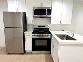 1070 Katherine Rd in Simi Valley, CA - Building Photo - Building Photo