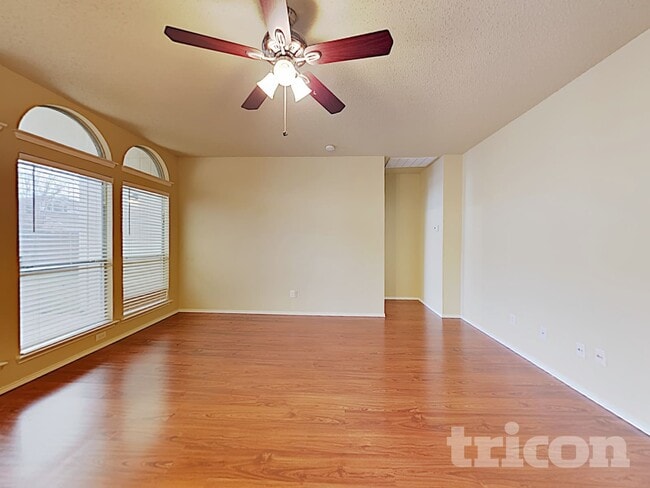 412 Sweet Gum Dr in Desoto, TX - Foto de edificio - Building Photo