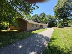 325 Scott Rd in York, PA - Building Photo