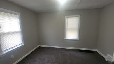 1292 Stratford St in Barberton, OH - Building Photo - Building Photo