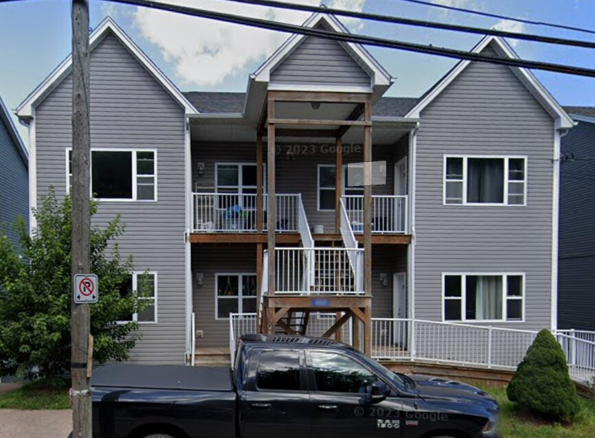 669 St Margarets Bay Rd in Halifax, NS - Building Photo