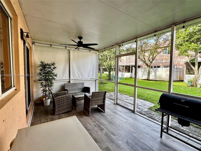 804 208th Cir in Pembroke Pines, FL - Building Photo - Building Photo