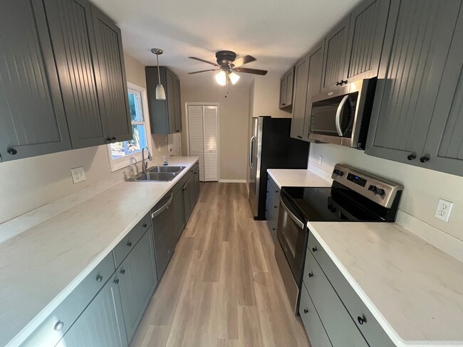 4240 Commercial St in Port Charlotte, FL - Building Photo - Building Photo