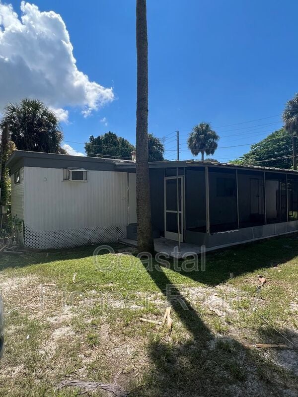 property at 7018 Washington St