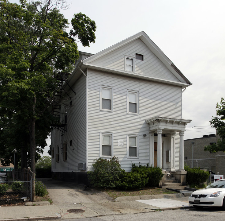 7 Parkis Ave in Providence, RI - Building Photo