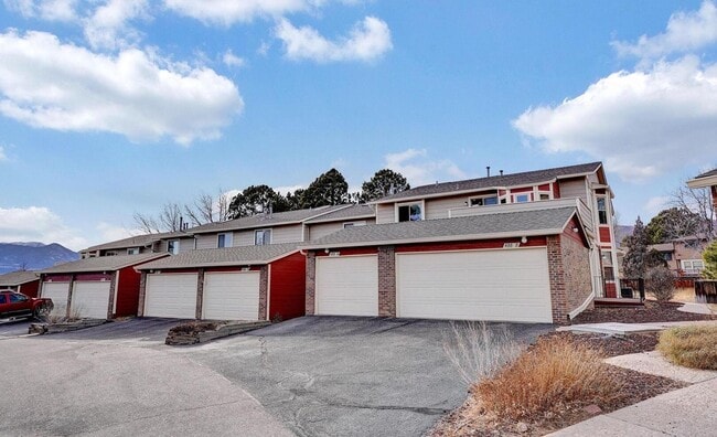 488 W Rockrimmon Blvd in Colorado Springs, CO - Building Photo - Building Photo