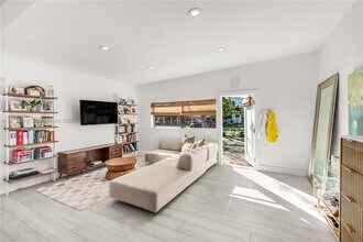 1965 Alamanda Dr in North Miami, FL - Building Photo - Building Photo