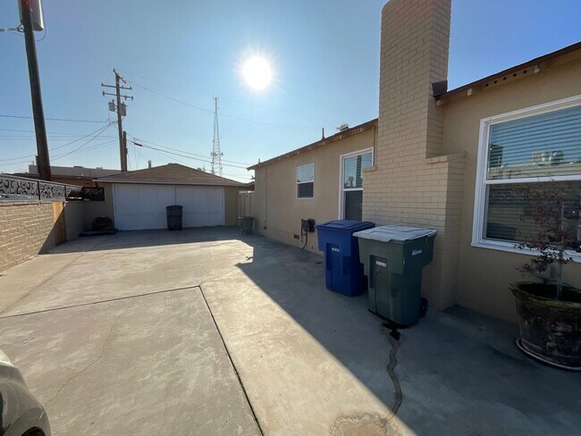3074 E Terrace Ave in Fresno, CA - Building Photo - Building Photo