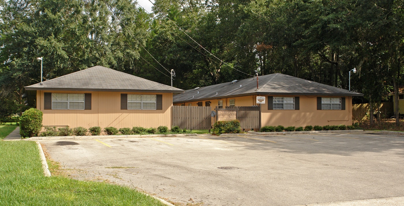 Woodcrest Apartments in Quincy, FL - Building Photo