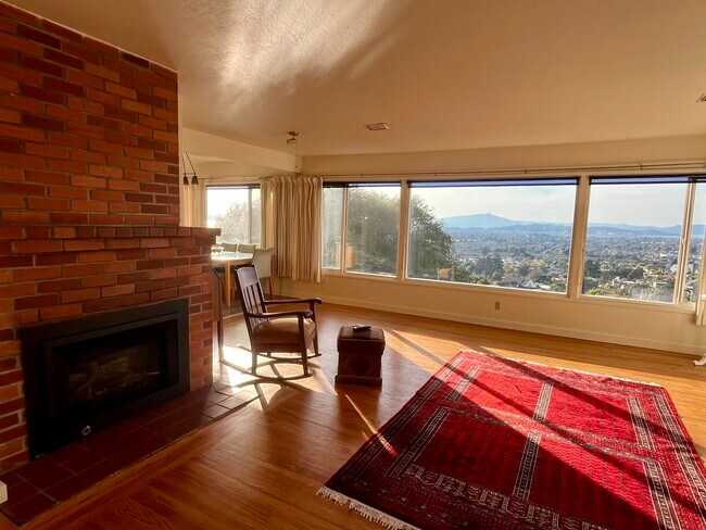 2505 Mira Vista Dr, Unit 2 in El Cerrito, CA - Foto de edificio - Building Photo