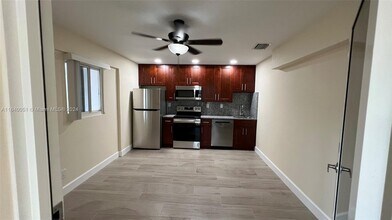 2559 NE 10th Ct-Unit -2559 in Pompano Beach, FL - Building Photo - Building Photo