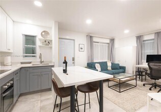 1826 Jefferson St-Unit -S in Hollywood, FL - Building Photo - Building Photo