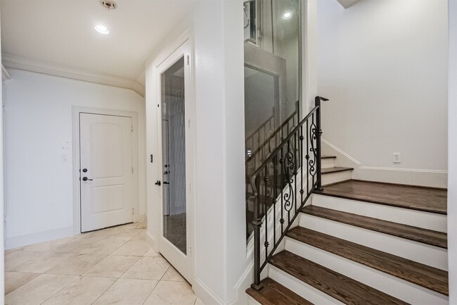 property at 407 W Bell St