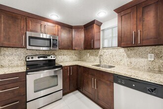 411 SW 37th Ave in Miami, FL - Building Photo - Building Photo