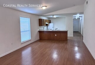 64 7th Ave in Shalimar, FL - Building Photo - Building Photo