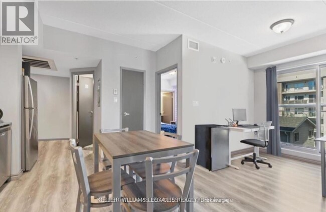 275 Larch St in Waterloo, ON - Building Photo - Building Photo