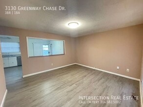 3130 Greenway Chase Dr in Florissant, MO - Building Photo - Building Photo