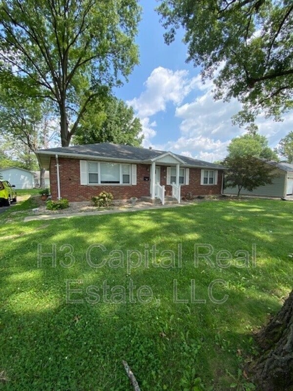2111 Clark Ave in Granite City, IL - Foto de edificio - Building Photo