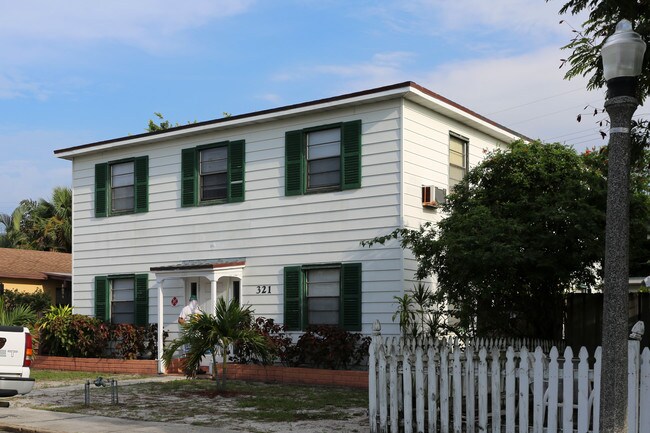 321 Conniston Rd in West Palm Beach, FL - Building Photo - Building Photo
