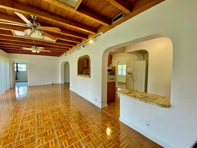 14131 NW 3rd Ave in Miami, FL - Foto de edificio - Building Photo