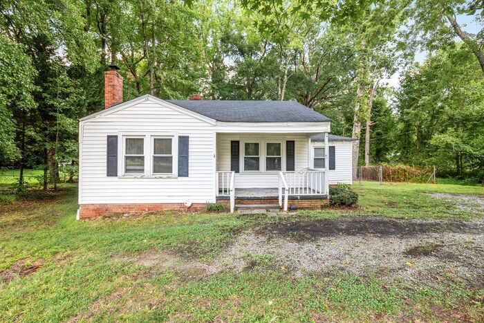 4318 Hilltop Rd in Greensboro, NC - Foto de edificio