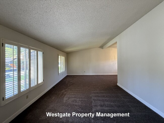 328 Smith Dr in Petaluma, CA - Building Photo - Building Photo