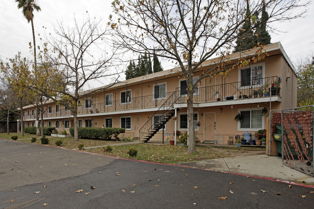 Palm View Apartments in Sacramento, CA - Building Photo