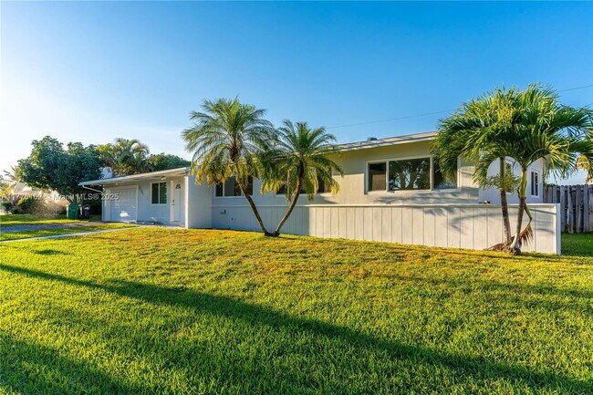 9375 SW 181st Terrace in Palmetto Bay, FL - Building Photo - Building Photo